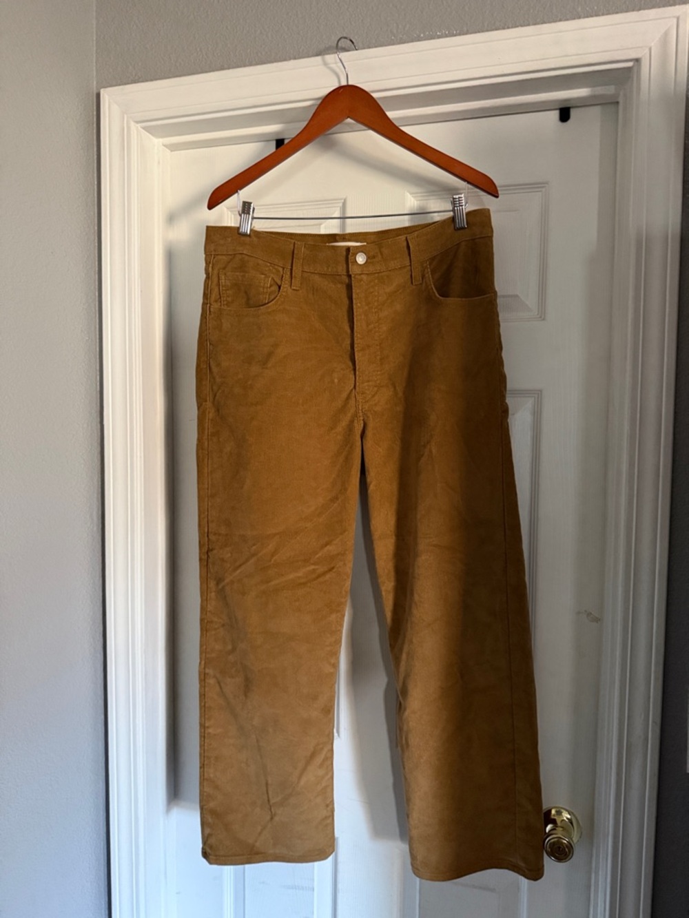 Levi's Women's Cropped Corduroy Pants in Caramel